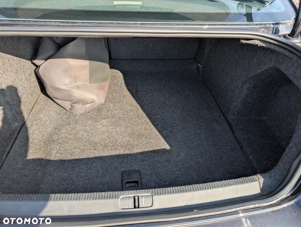 Volkswagen Passat - 8