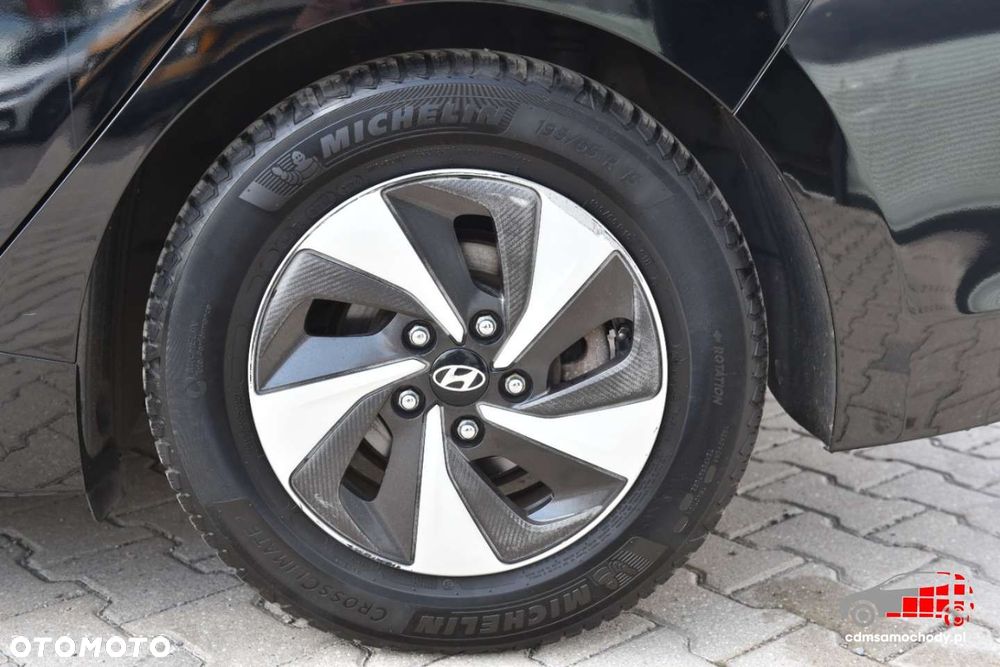 Hyundai IONIQ - 12