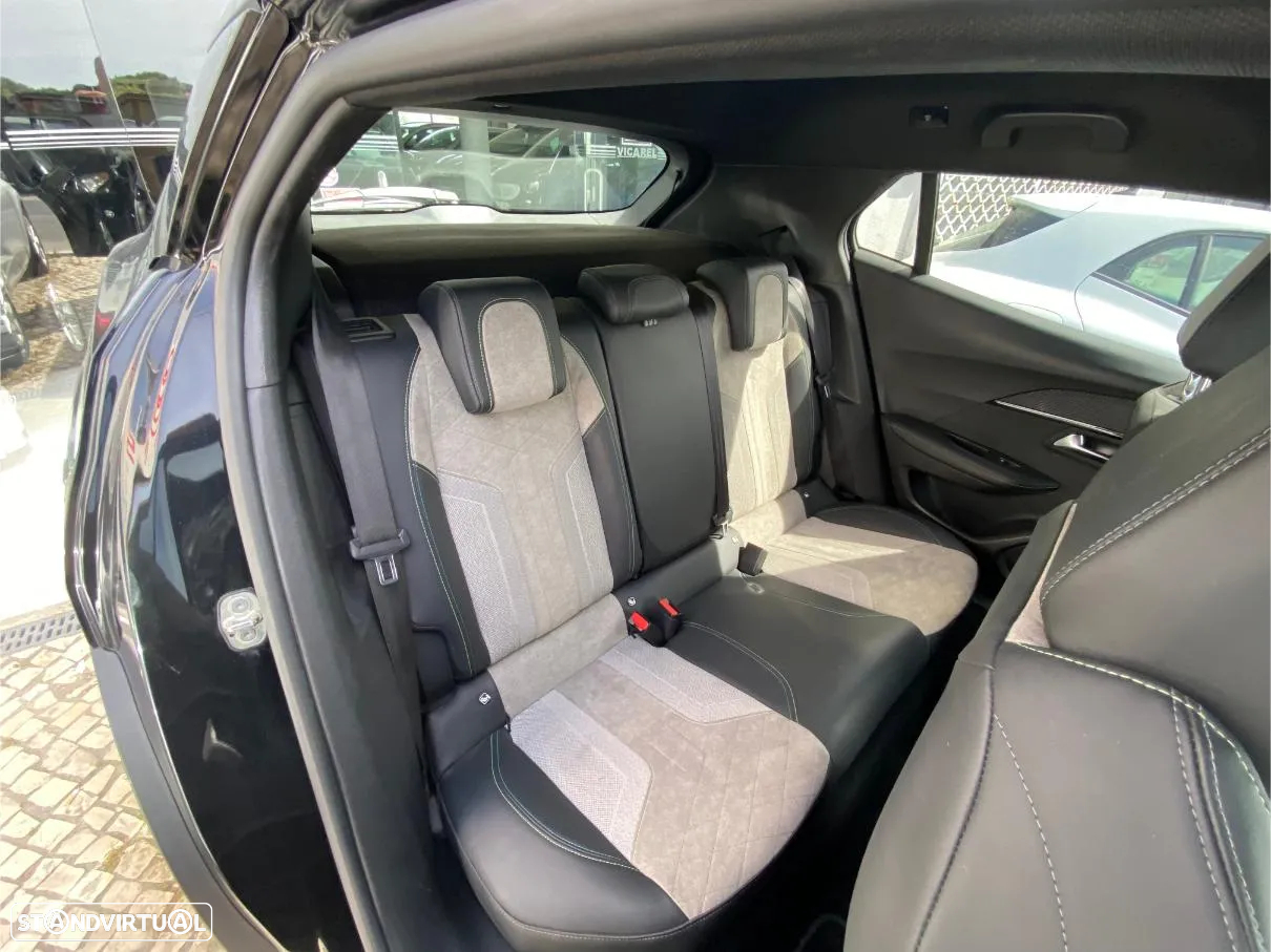 Peugeot e-2008 50 kWh GT Pack - 17