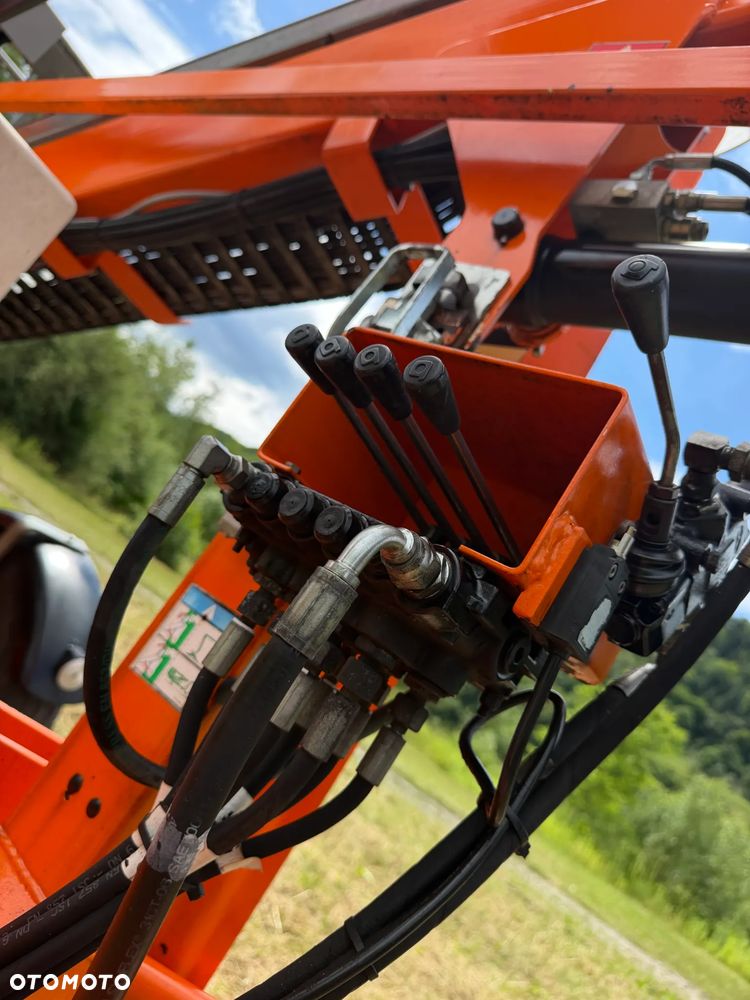 Nifty 120TAC Zwyżka koszowa 12 metrów Podnośnik HDS. jak nówka z salonu. 2016 rok. PRĄD 230v. 4 sekcje sterowania na dole. Nowy model! Z komuny Norweskiej. Używana była 1 raz do roku. Serwisowana w DEKRA do końca OKAZJA. Zwyżka Obrotowa. Poziomowanie kosza. Pełna Hydraulika. Sterowanie góra dół! Wysuwane ramie. Wieniec tryby zero zużycia! Ani deka luzów i wycieków.  Mała lekk i zwinna zwyżka o potężnym zasięgu. OKAZJA TANIO - 21