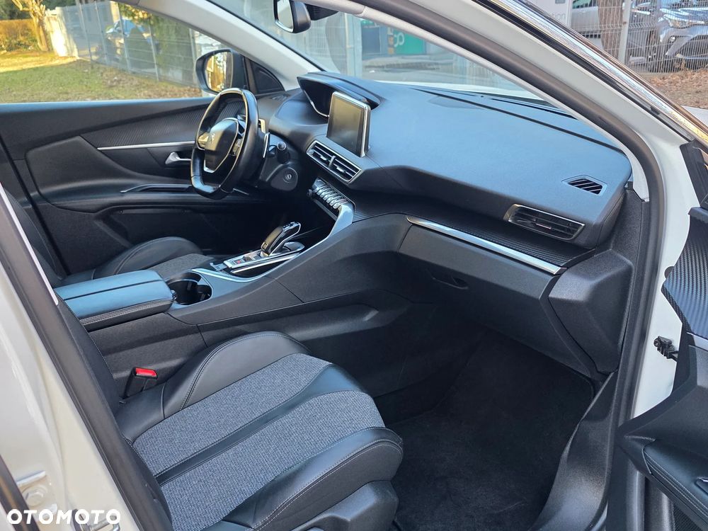 Peugeot 3008 1.5 BlueHDi Allure Pack S&S EAT8 - 16