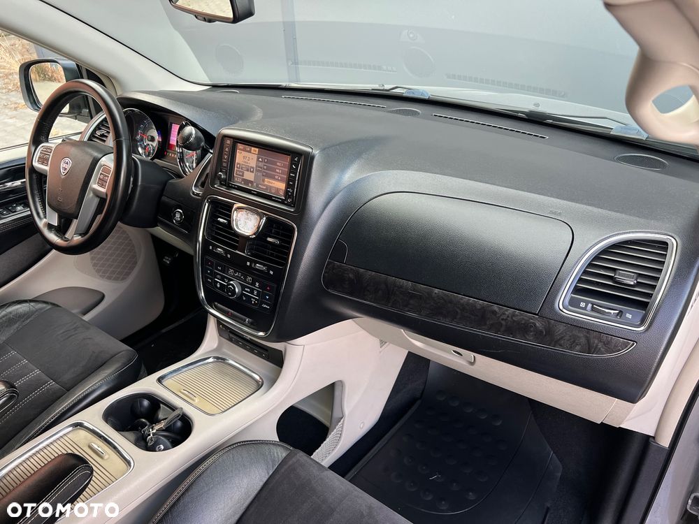 Lancia Voyager 2.8 Multijet 16v Platinum - 8