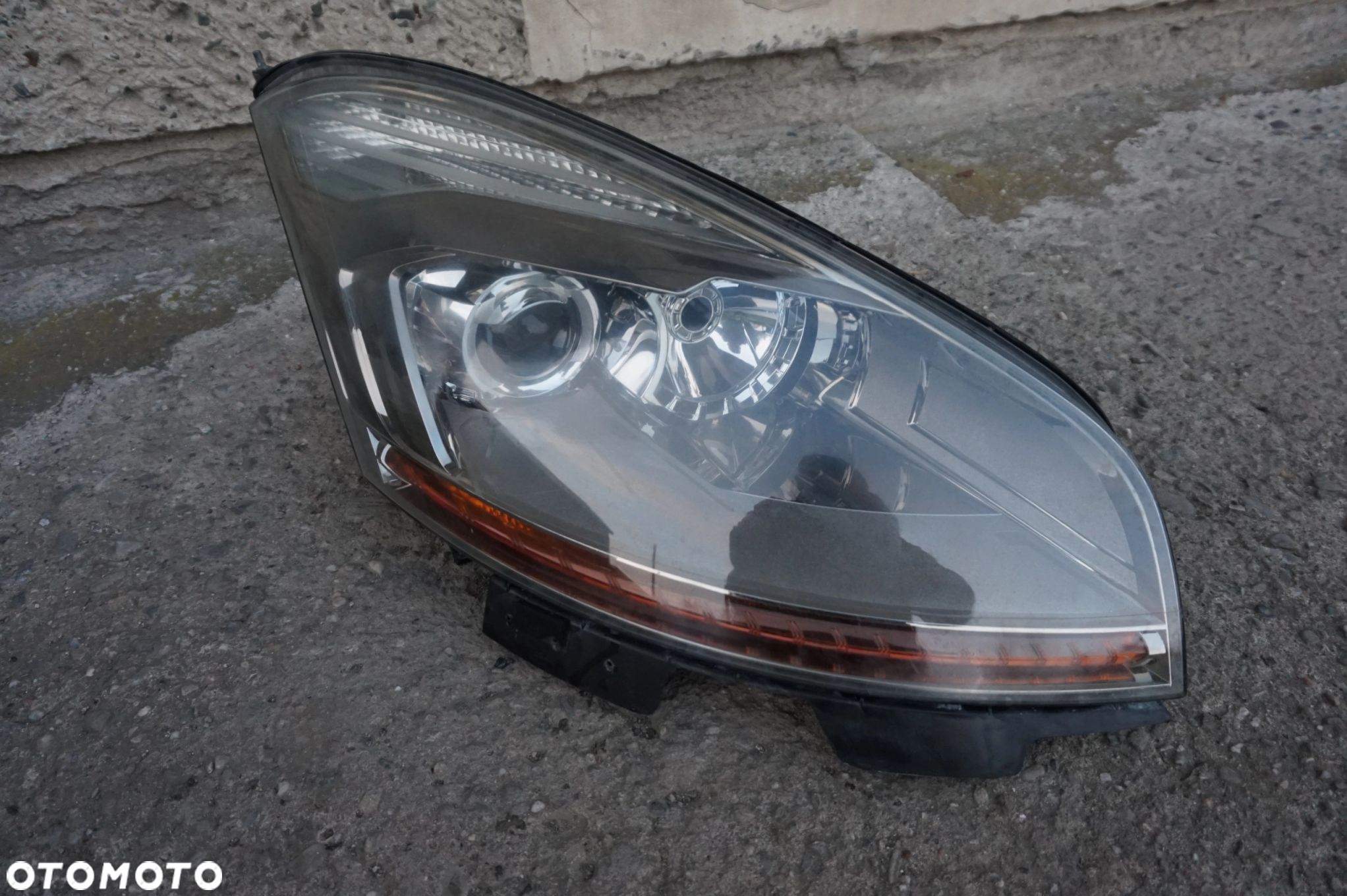 LAMPA PRZEDNIA PRAWA CITROEN C4 PICASSO XENON - 2