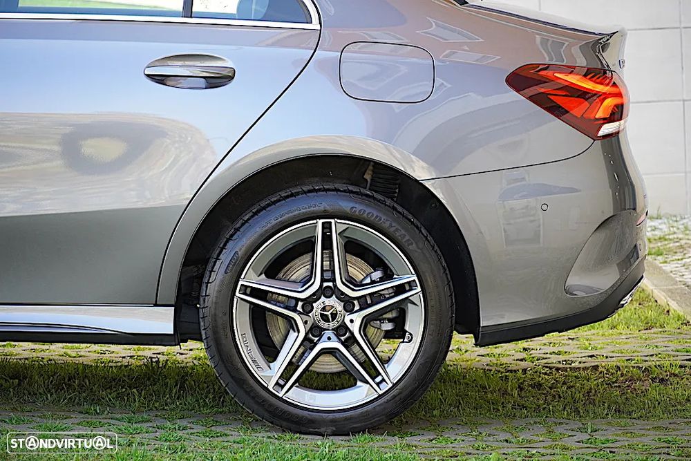 Mercedes-Benz A 250 Limousine e AMG Line - 5
