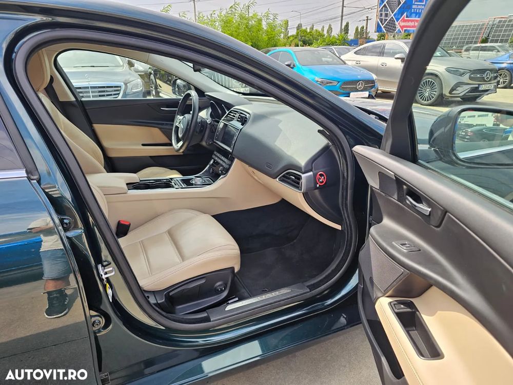 Jaguar XE 2.0 Prestige - 15