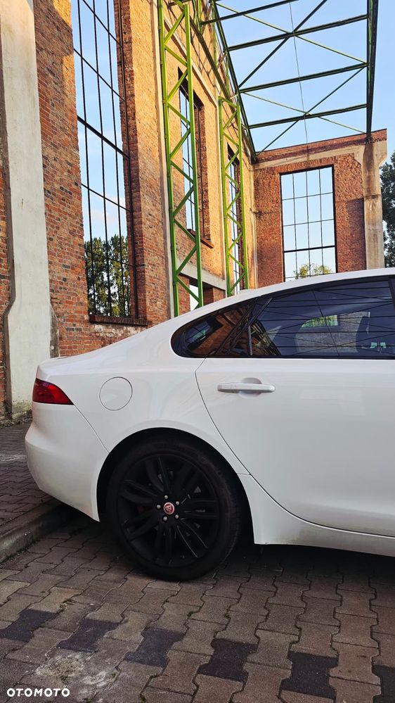 Jaguar XF 2.0 T Prestige - 11