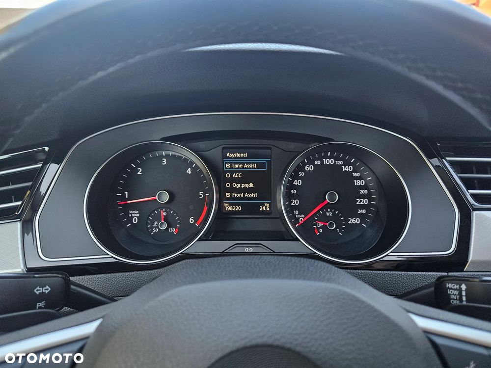 Volkswagen Passat 2.0 TDI SCR DSG Highline - 16