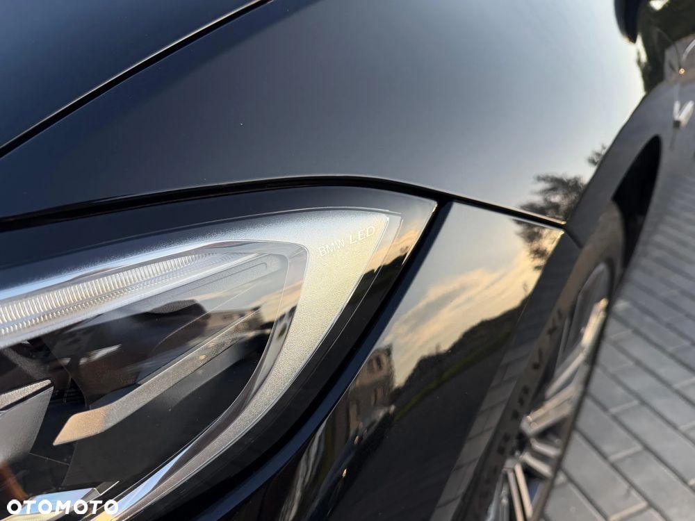 BMW Seria 3 330e M Sport sport - 13