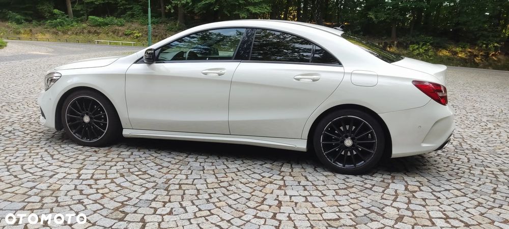 Mercedes-Benz CLA 180 AMG Line - 11