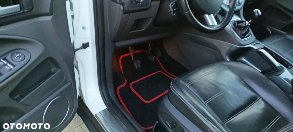 Ford Kuga 2.0 TDCi 2x4 Titanium - 19