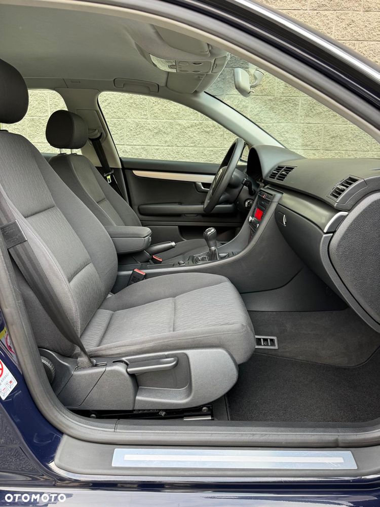 Audi A4 Limousine - 17