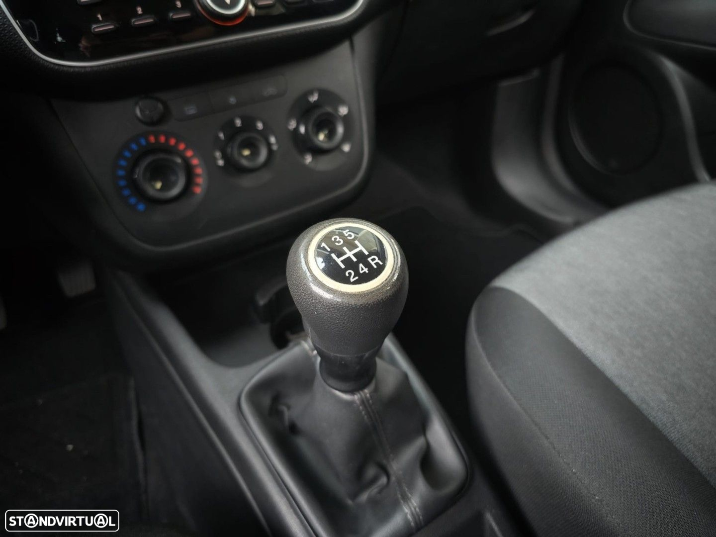 Fiat Punto 1.3 M-Jet Lounge S&S - 19