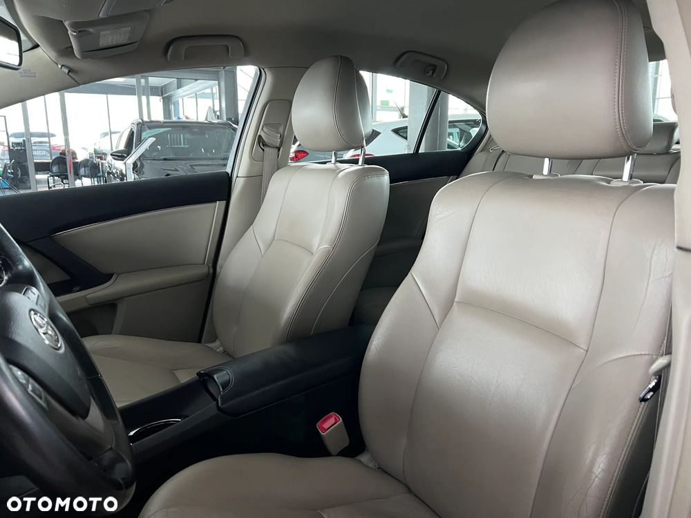 Toyota Avensis 2.0 Prestige NAVI MS - 20