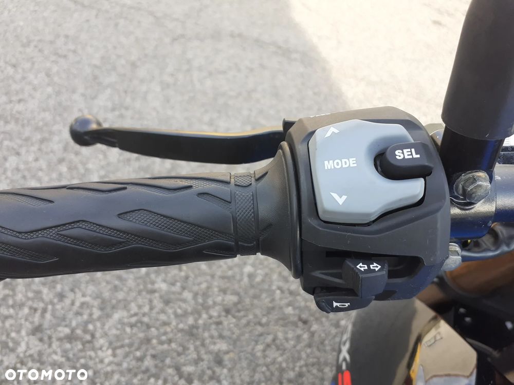 Suzuki GSX 1000 - 14