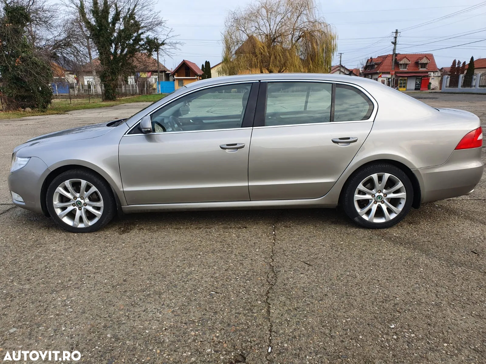 Skoda Superb Combi 2.0 TDI Ambition - 4