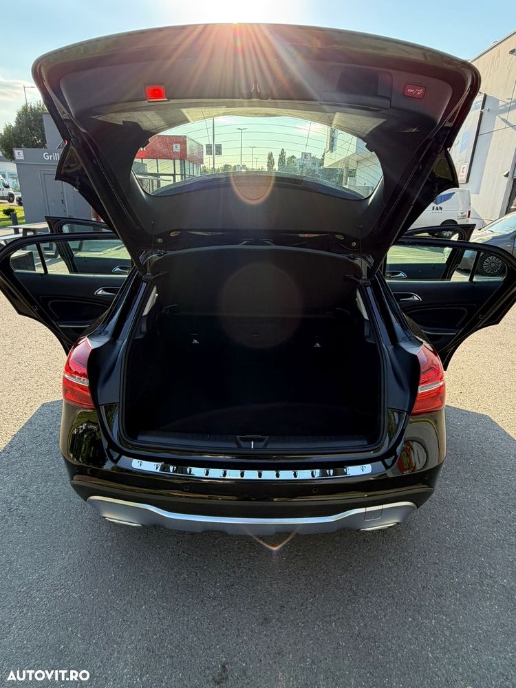 Mercedes-Benz GLA - 11