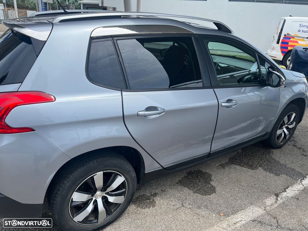 Peugeot 2008 PureTech 82 Allure - 4