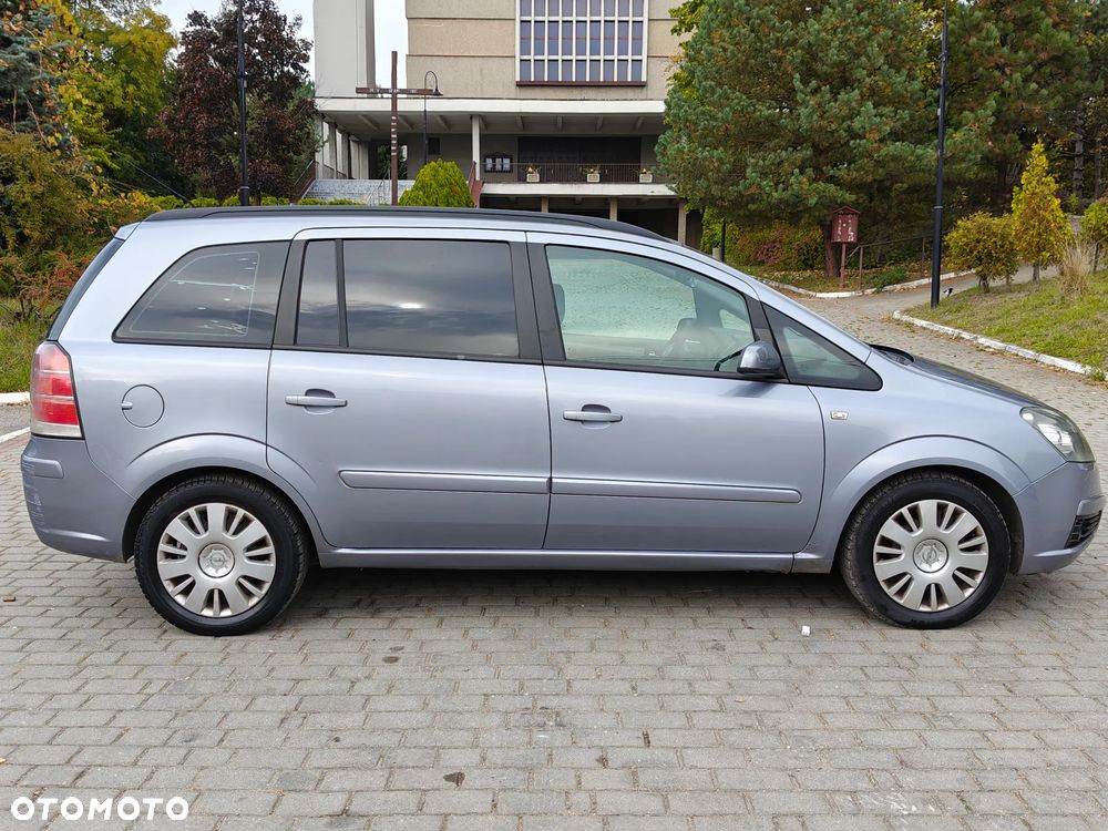 Kia Carnival V6 Executive - 11