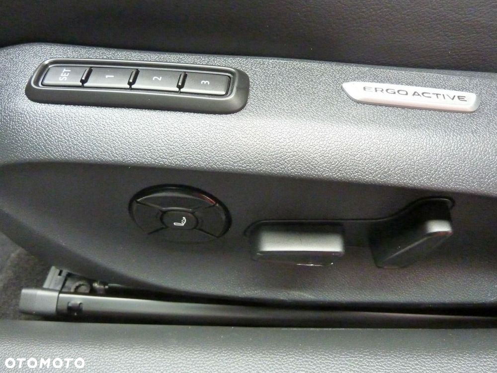 Volkswagen Passat - 11