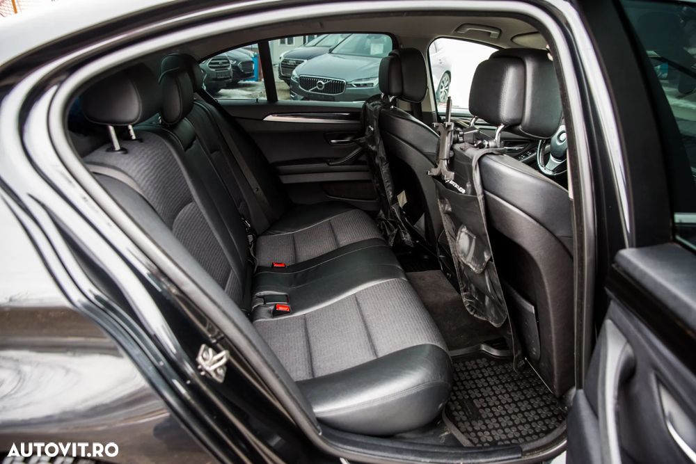 BMW Seria 5 525d xDrive - 24