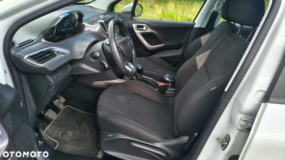 Peugeot 2008 1.6 e-HDi Allure S&S - 11