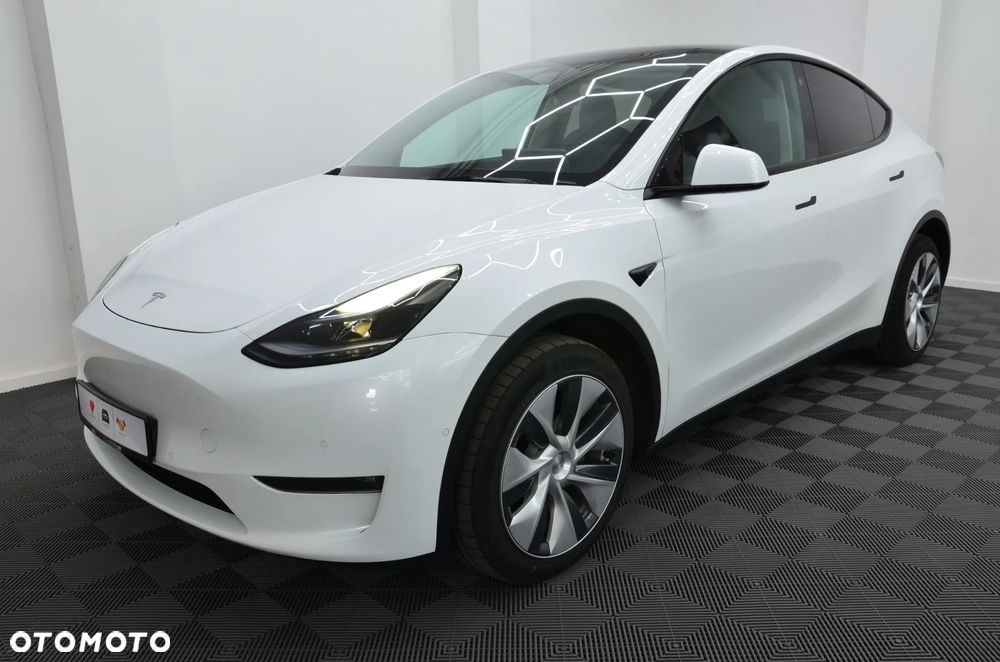 Tesla Model Y Long Range AWD - 5