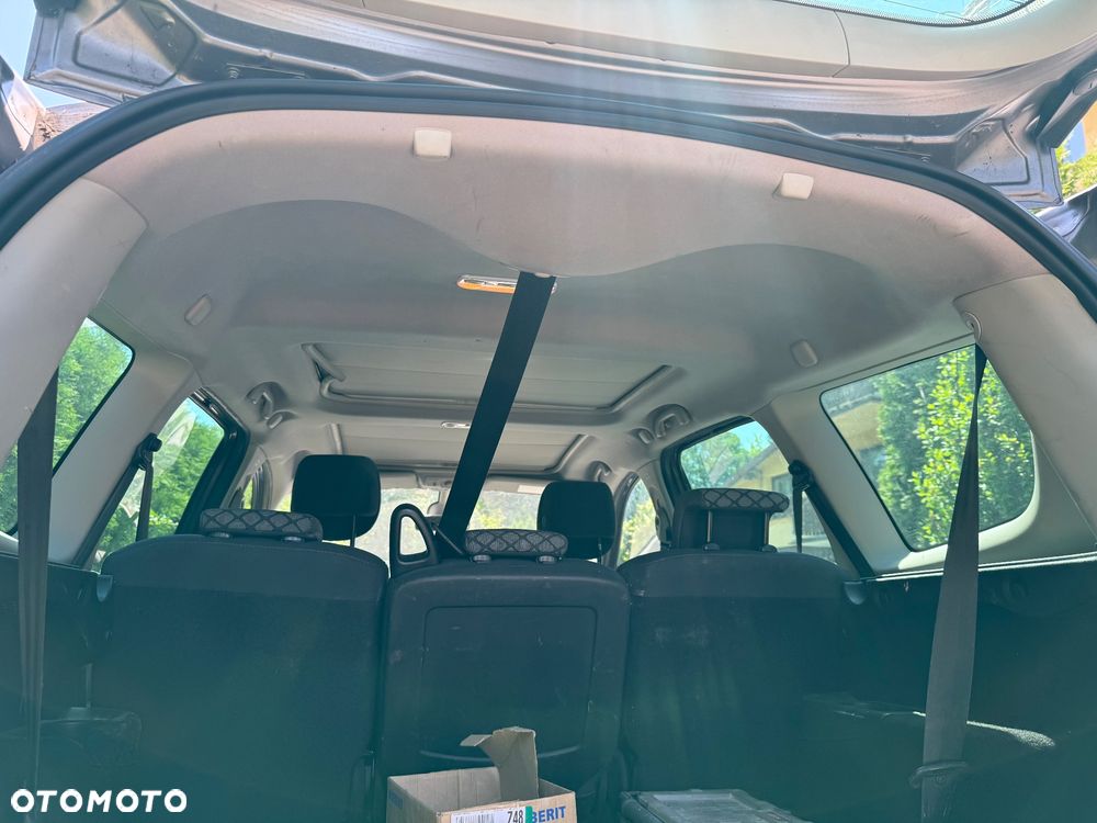 Renault Grand Scenic - 10