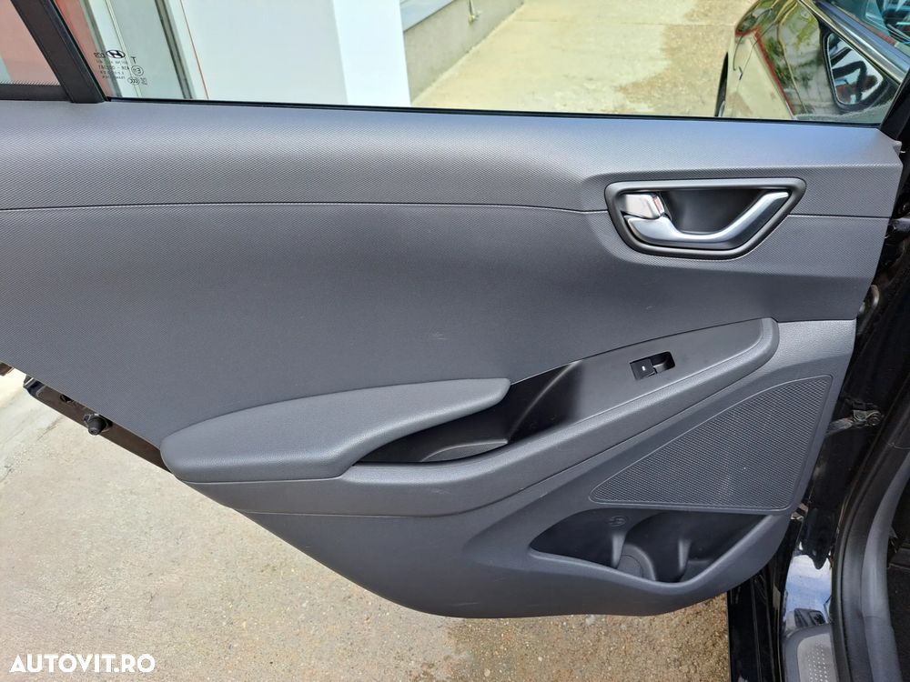 Hyundai IONIQ - 17