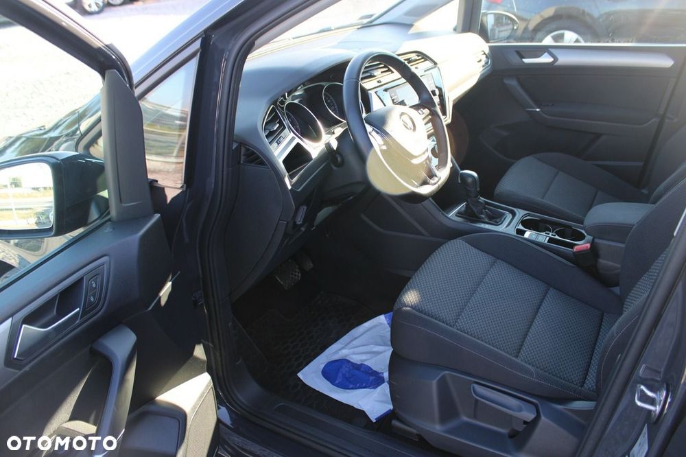 Volkswagen Touran - 16