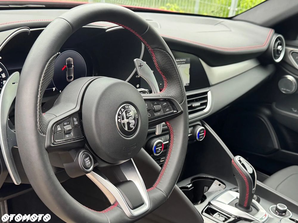 Alfa Romeo Giulia 2.0 Turbo Competizione Q4 - 10