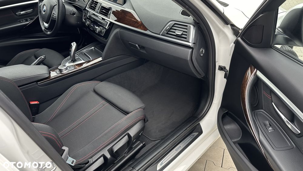 BMW Seria 3 330i GPF xDrive Sport Line Sport - 28