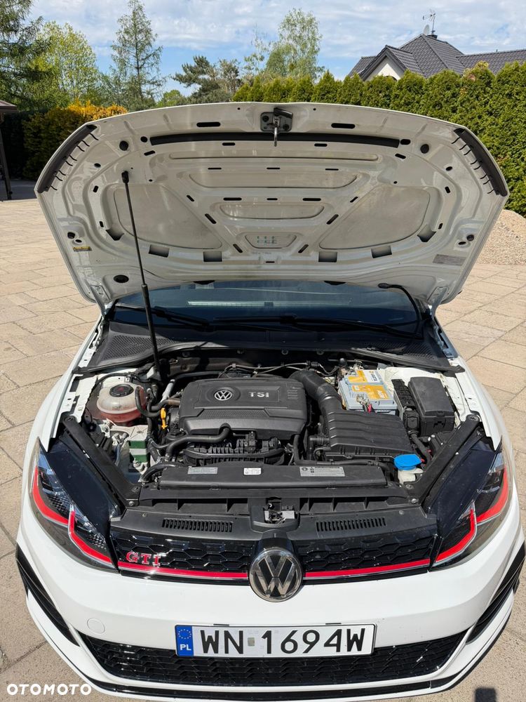 Volkswagen Golf - 6