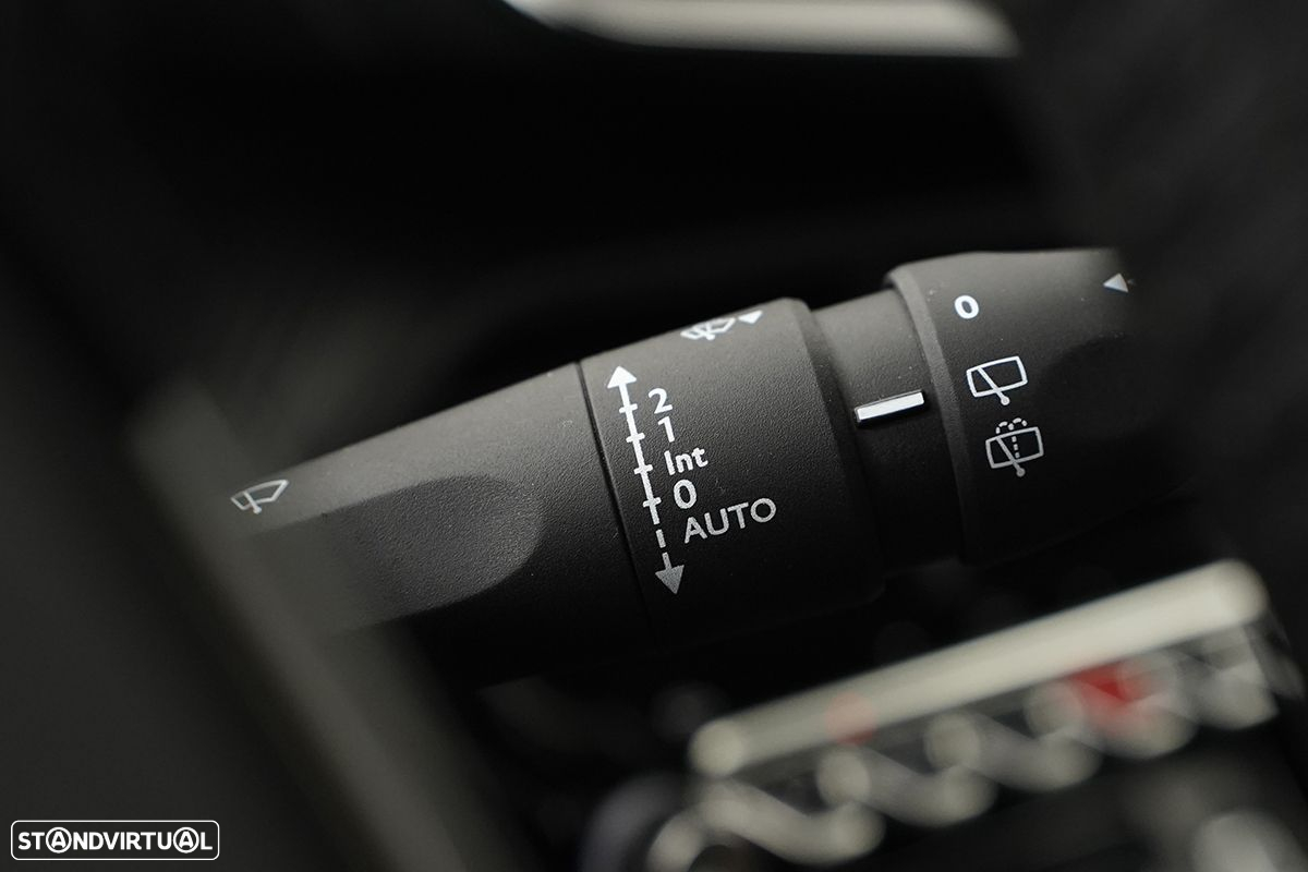 Peugeot 2008 1.2 PureTech Allure - 21