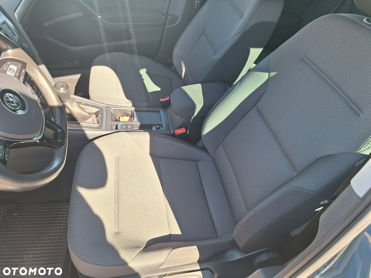 Volkswagen Golf 1.6 TDI BlueMotion Technology Comfortline - 12