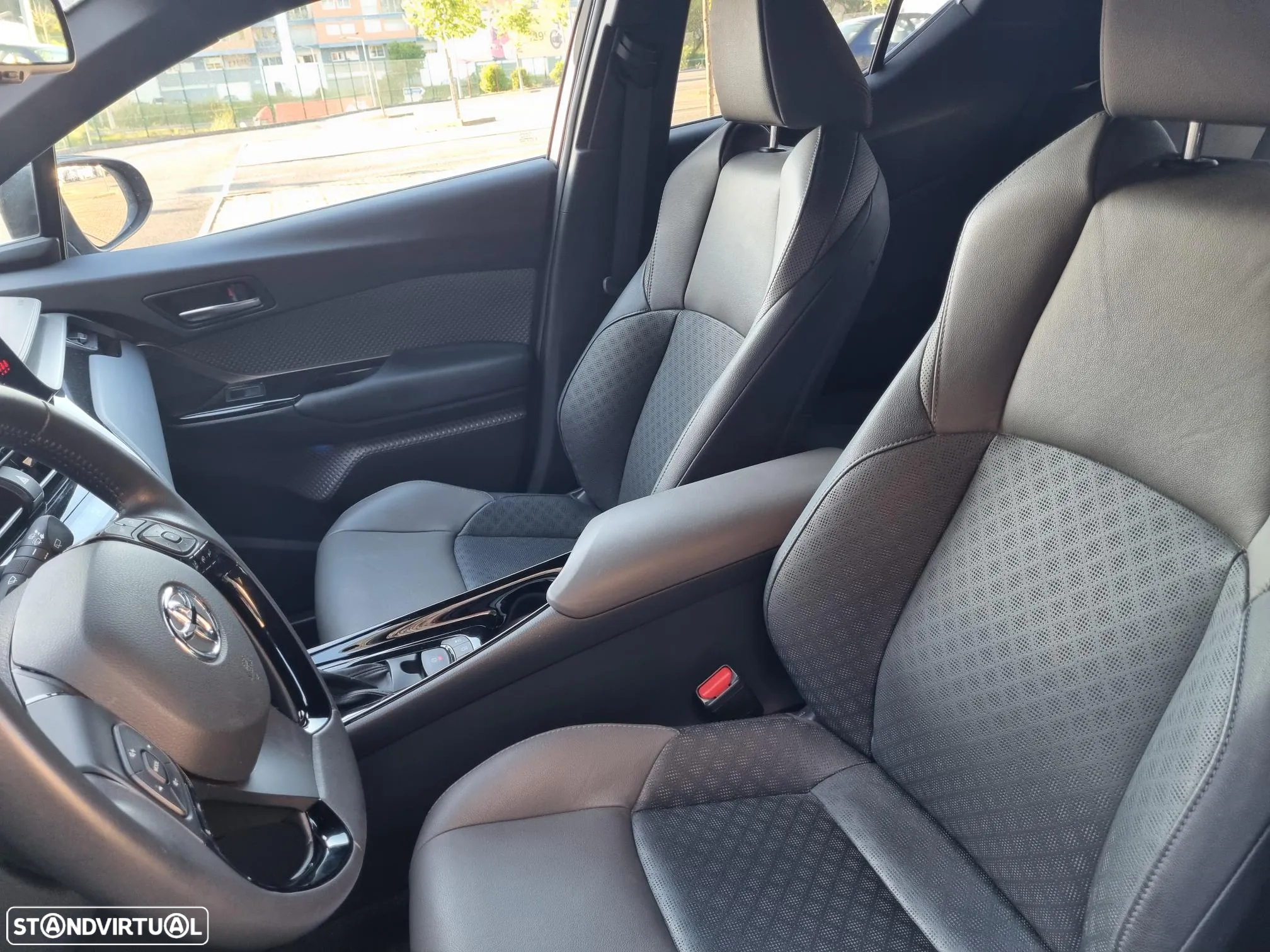 Toyota C-HR 1.8 Hybrid Exclusive+P.Luxury - 14