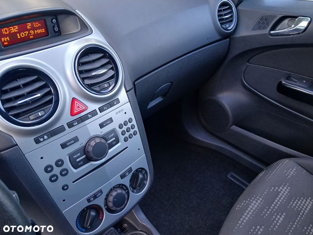 Opel Corsa 1.4 16V Satellite - 21