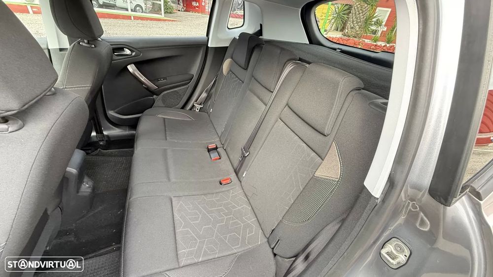 Peugeot 2008 1.2 PureTech Style - 32