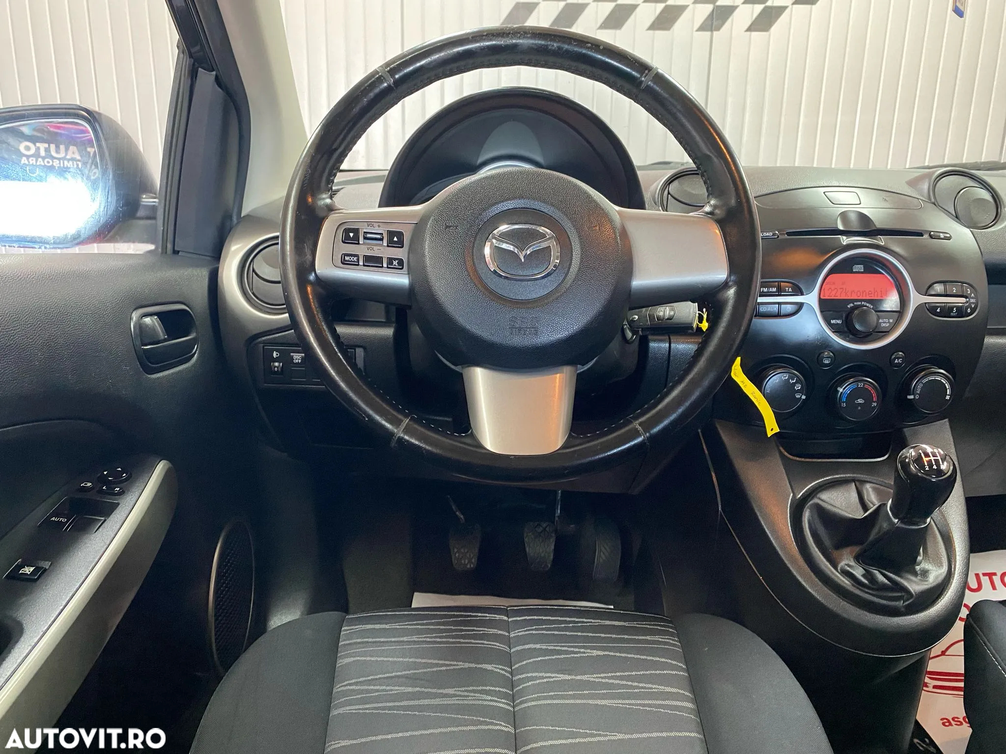 Mazda 2 - 8