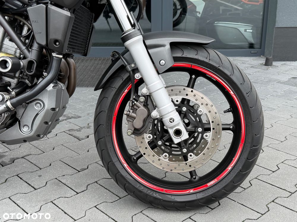 Yamaha MT - 8