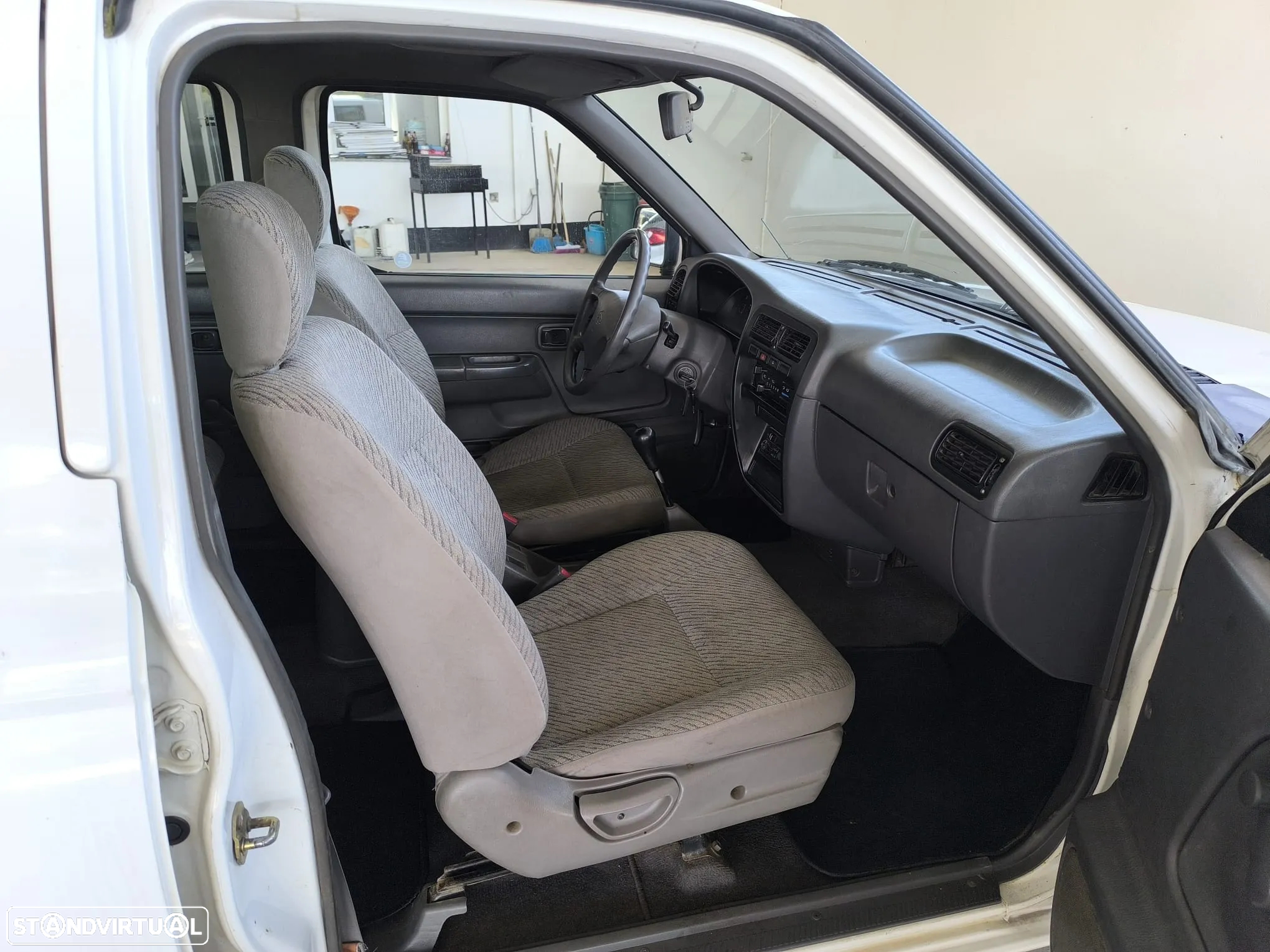 Nissan Pick-Up 2.5D - 13