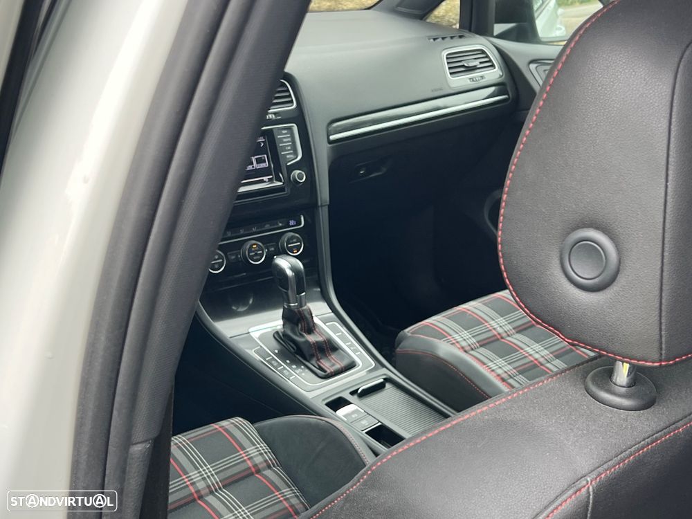 VW Golf 2.0 GTI DSG - 18