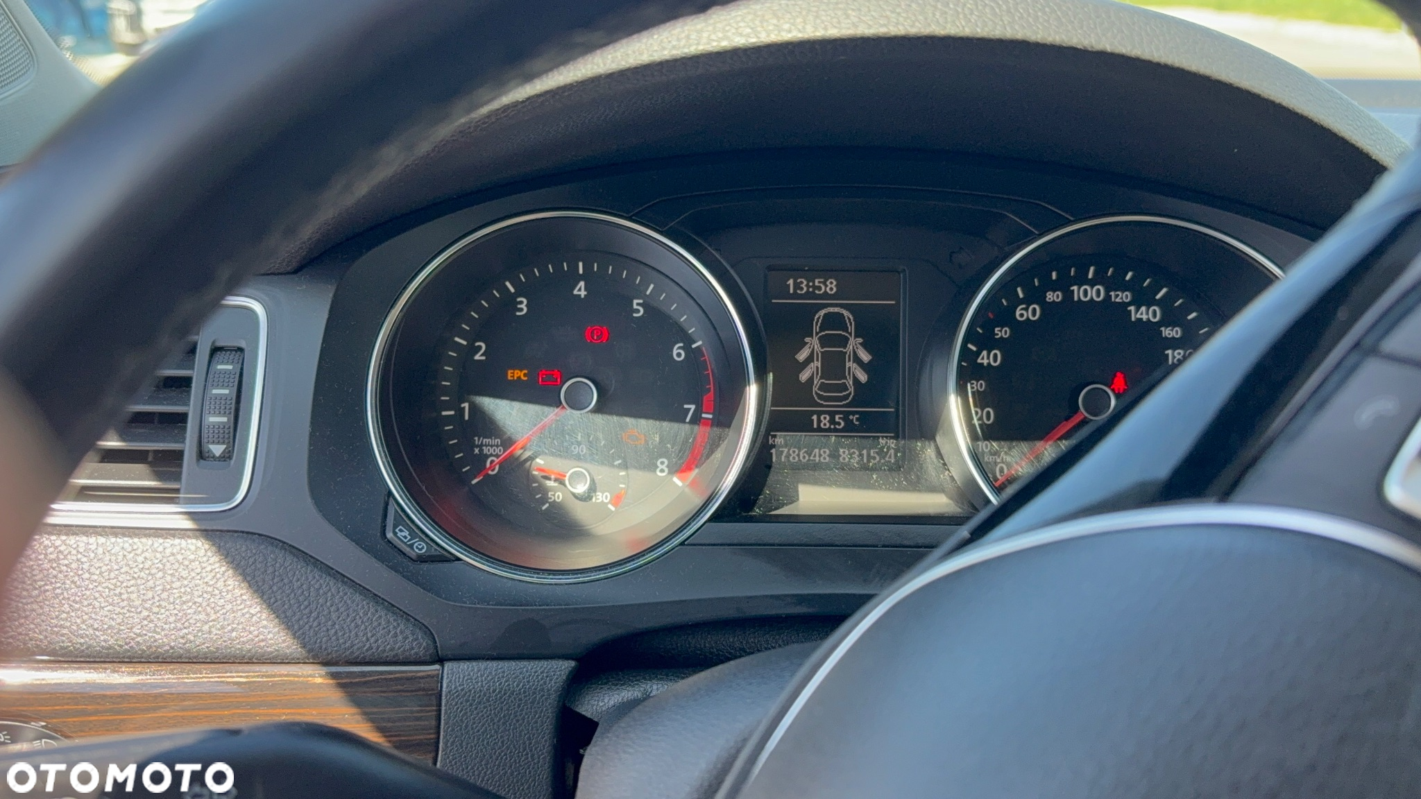 Volkswagen Jetta - 4