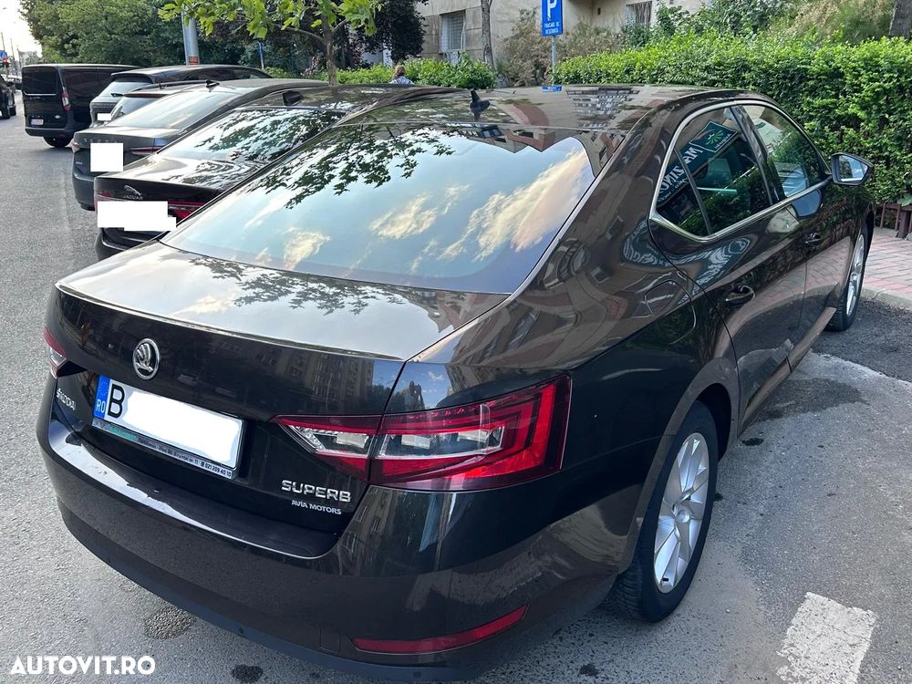 Skoda Superb 2.0 TDI DSG Ambition - 4