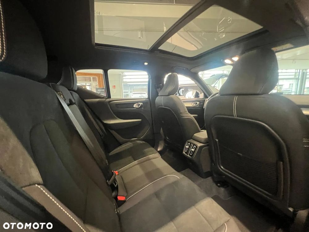 Volvo XC 40 B4 AWD Ultimate Dark - 29