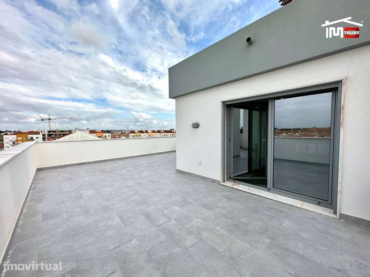 Incrível T3 Duplex c/ Terraço Grande e Garagem