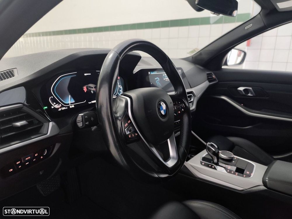 BMW 320 e Touring Auto - 19