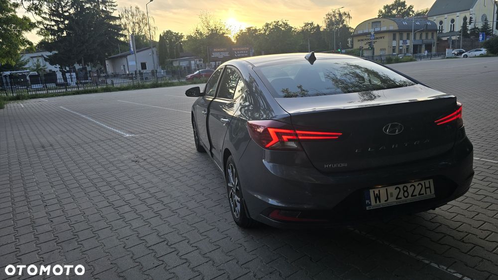 Hyundai Elantra - 5