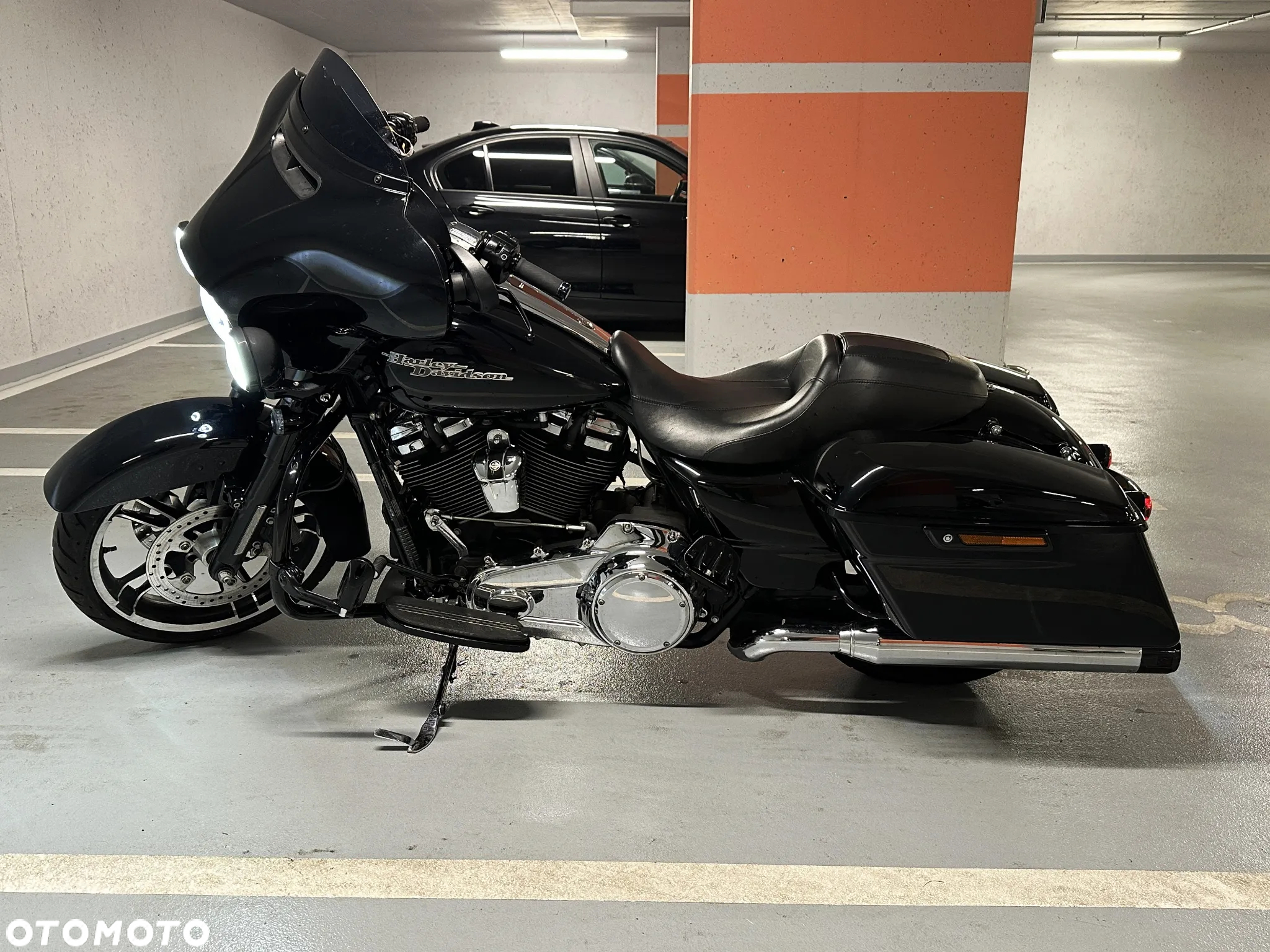 Harley-Davidson Touring Street Glide - 2