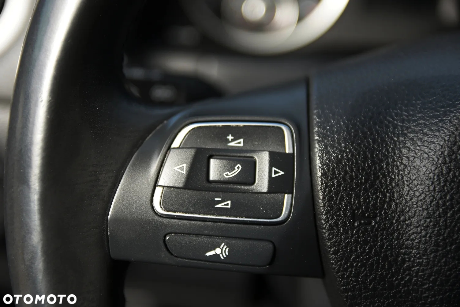 Volkswagen Tiguan 2.0 TDI R-Style - 29