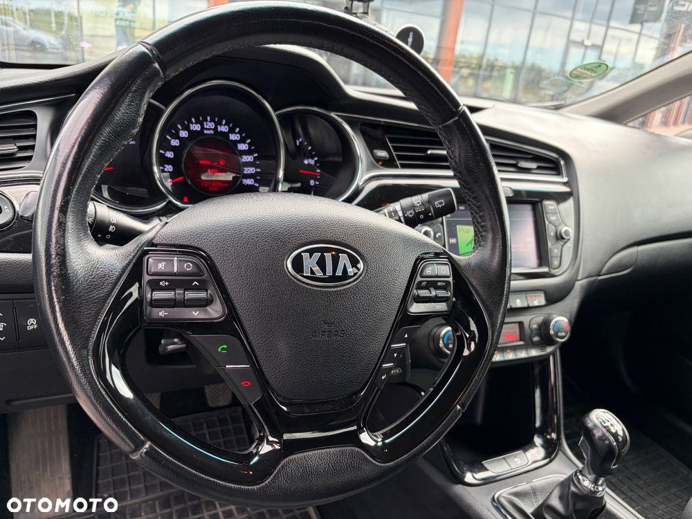 Kia Ceed - 16
